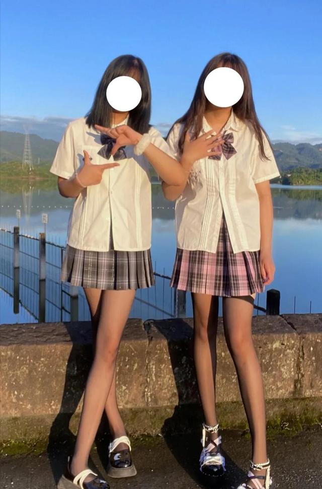 黑丝控图集，性感美女黑丝jk制服