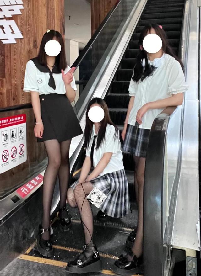 黑丝控图集，性感美女黑丝jk制服