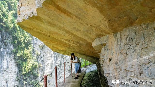 女汉子看了腿软！重庆网红“挂壁水渠”，实景绝了