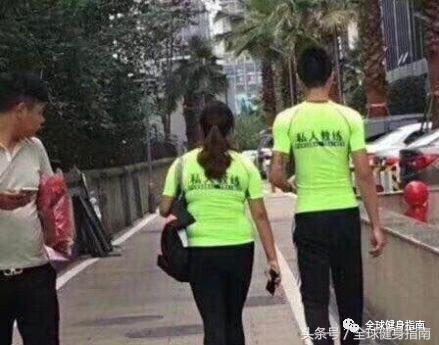 美女教练上课打男学员屁股？！视频曝光后，这家健身房火了！