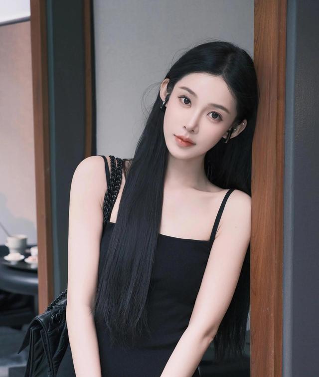 黑色温柔：长发美女室外摄影写真（10）