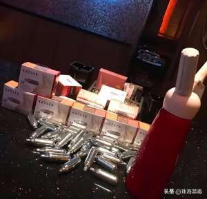 美女憋尿床(5秒快感换半身瘫痪，18岁少女膀胱憋尿达近10瓶矿泉水的量)