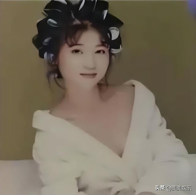 王彩桦跟大女儿在舞台上激吻了20秒，惹争议