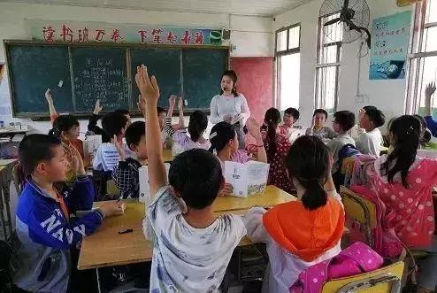 武穴市上桂小学美女教师吴瑶：教在乡村无人识！