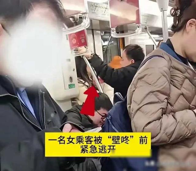 上海：地铁男子专挑女乘客“贴贴”，动作娴熟肆无忌惮，全程被拍