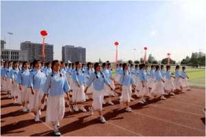 美女黑丝袜热舞(性感黑丝美女，惊艳热舞，引爆网络热议)