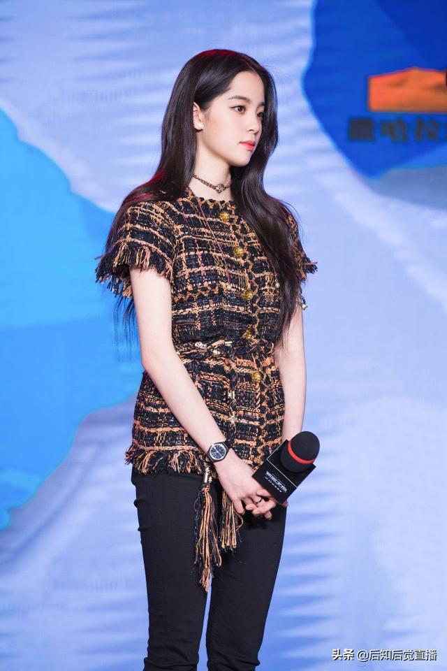 00后美女明星欧阳娜娜自然清新，精彩照片欣赏