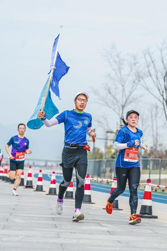 铁三女神幽默回应长期骑行会不会硌屁股：不会痛，我已练成铁裆了