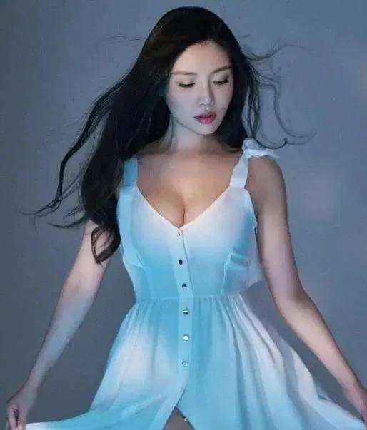 最新中国美女明星图库，徐冬冬性感绝美大胸连体衣裙写真图片