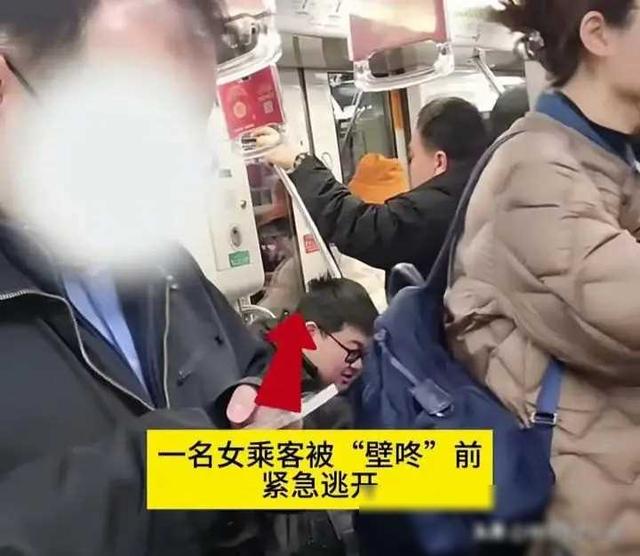 上海：地铁男子专挑女乘客“贴贴”，动作娴熟肆无忌惮，全程被拍