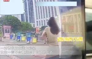 美女脱自己类裤和奶罩视频(情侣吵架，女生一言不合就脱下衣服露出内衣，把男友吓坏了)