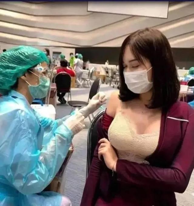 坦胸露乳、秀内衣，网红都这么打疫苗了？求你们做个人吧