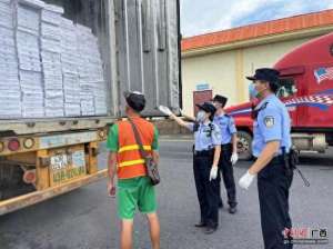 广西美女警察(广西出入境边检总站女警守护国门边关 展现巾帼力量)