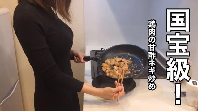 日本女主播在巨乳上打印广告，网友：完全没法拒绝