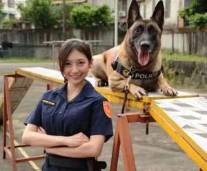 美女警察制服(台湾“头号女警”脱下制服惊艳全网，网友纷纷求逮捕……)