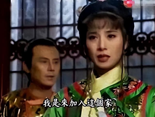 胸罩露点，花式泳衣，这些辣眼睛的操作，导演肚子里没一点墨水吗