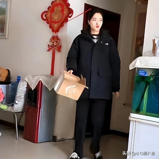 东北长腿美女愁嫁：美貌与身高成“甜蜜负担”