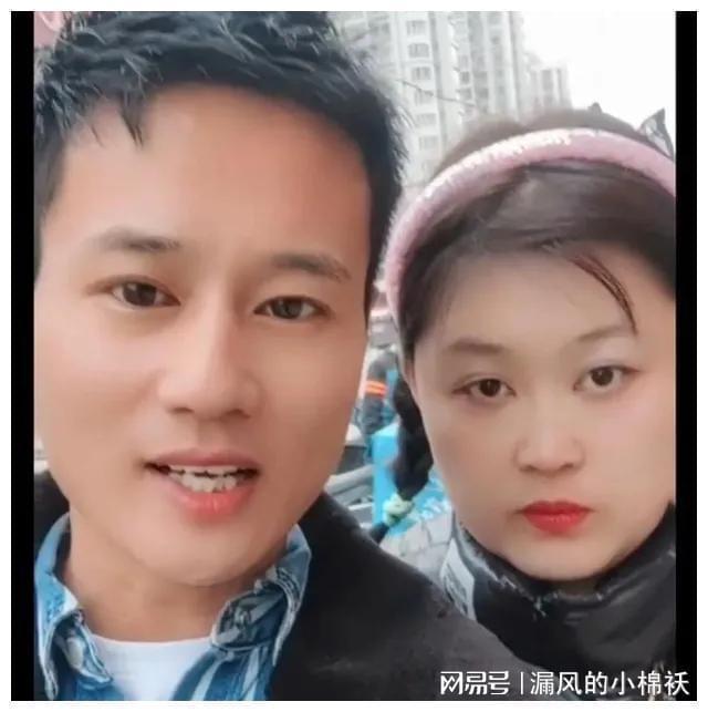 （嘿,）你还记得我们的师姐吗？那个瘸着一条腿的姑娘