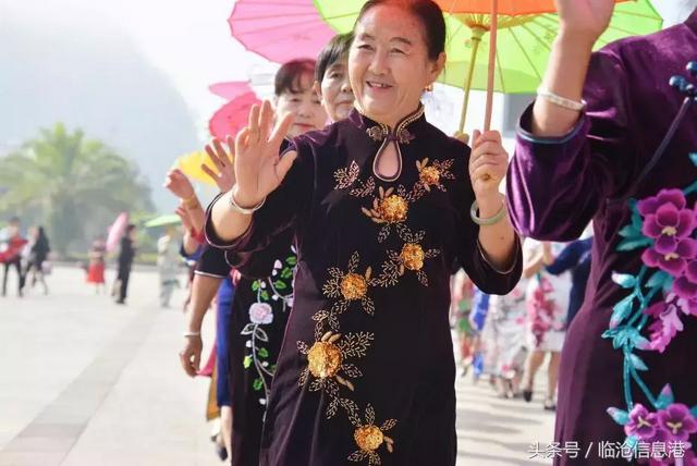 边境线上的中国风，180名美女身着旗袍在镇康起舞