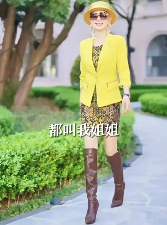 绝了！71岁奶奶因身材堪比美少女而爆红网络，网友：比赵雅芝漂亮