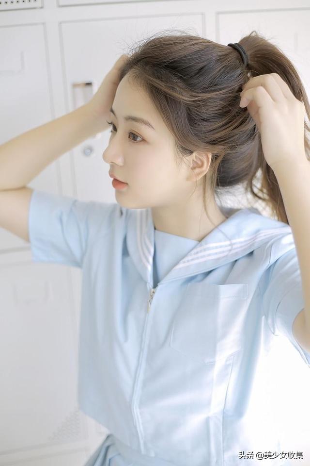 冰清玉洁美女，身穿jk制服，迷人养眼