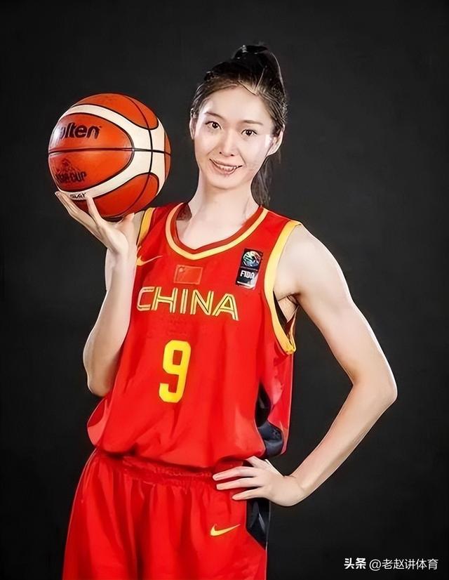 中国女篮第一女神！细腰长腿太性感 大秀一字马绝了