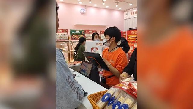 从“睡神”到10家蛋糕店的老板，95后姑娘逆袭成“爽文”女主