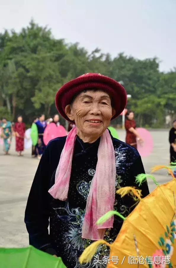 边境线上的中国风，180名美女身着旗袍在镇康起舞