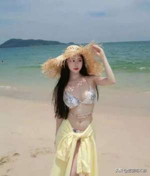 美女与美女(夏日炎炎，激情狂欢，美女与海的绝美合影写真赏析)