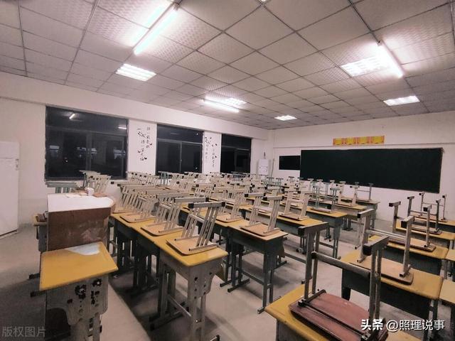 13岁女孩遭男生猥亵，裤子都被脱了，老师却表示：一个巴掌拍不响