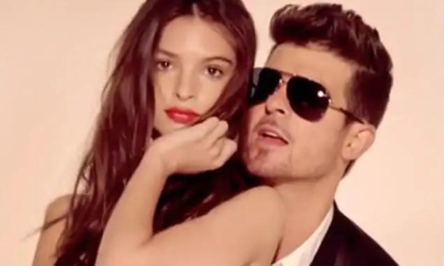 国际超模指控美国歌星Robin Thicke 对她袭胸