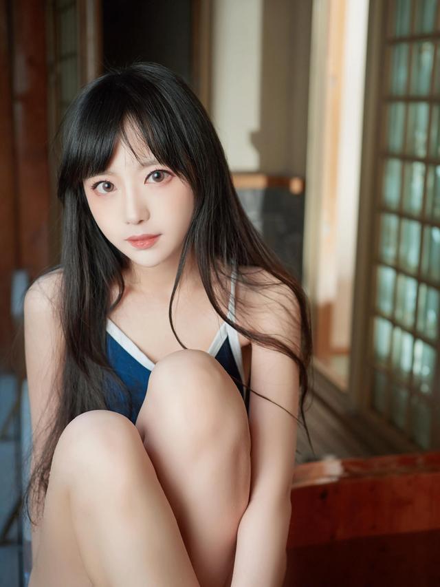 绝美私房：美女浴池小姐姐