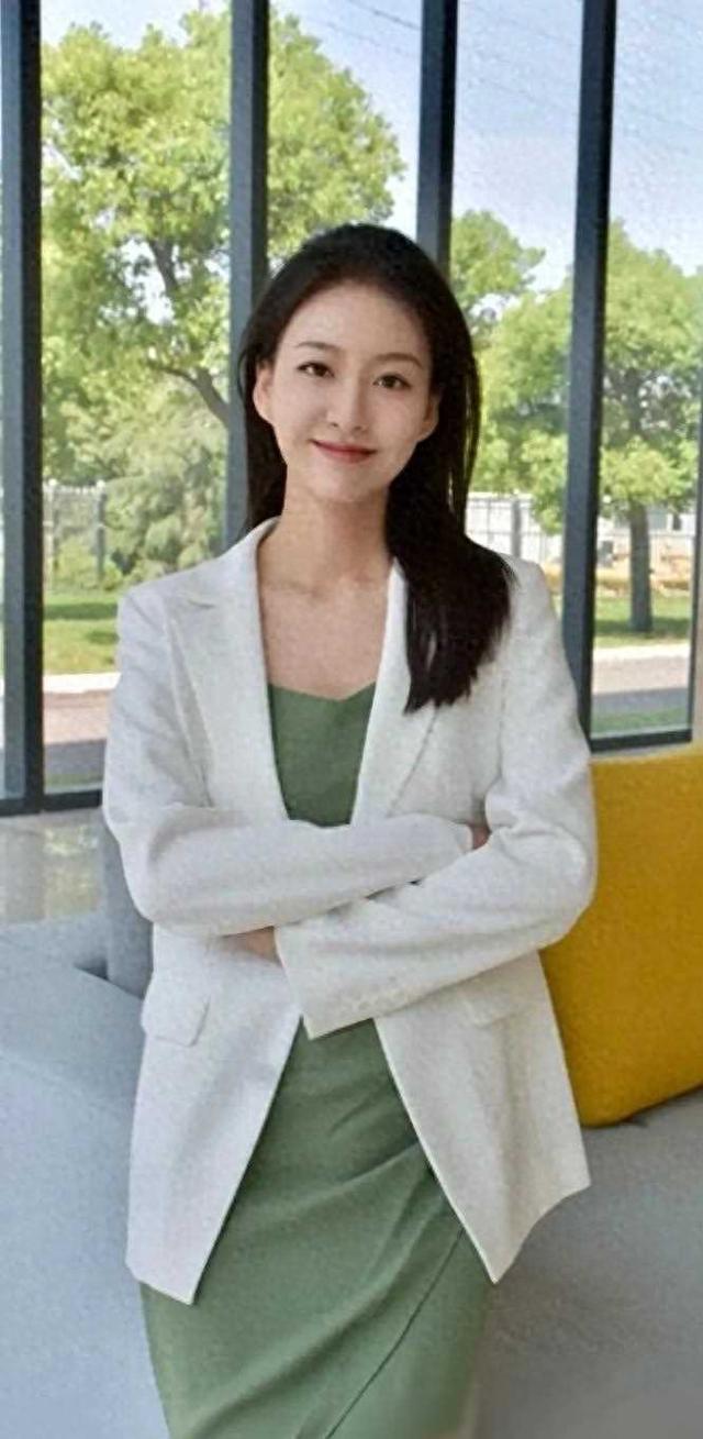 央视新晋美女主播刘璇