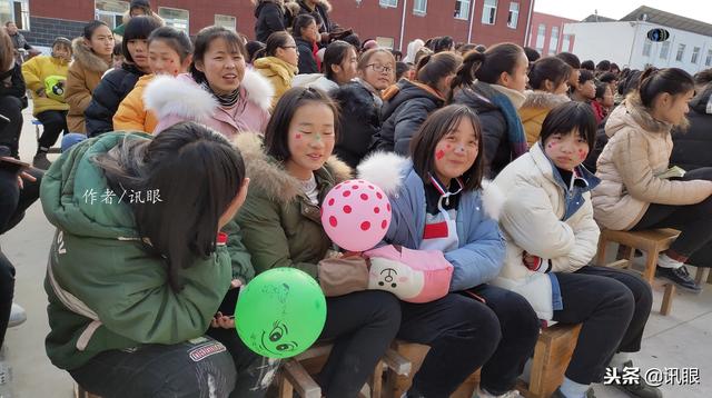 元旦！这些小美女贴花了脸，从她们的眼神中找到了纯真