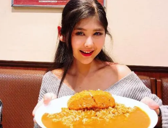 日本美女大胃王猝逝年仅30岁，曾一次吃10斤食物，患厌食症疑催吐