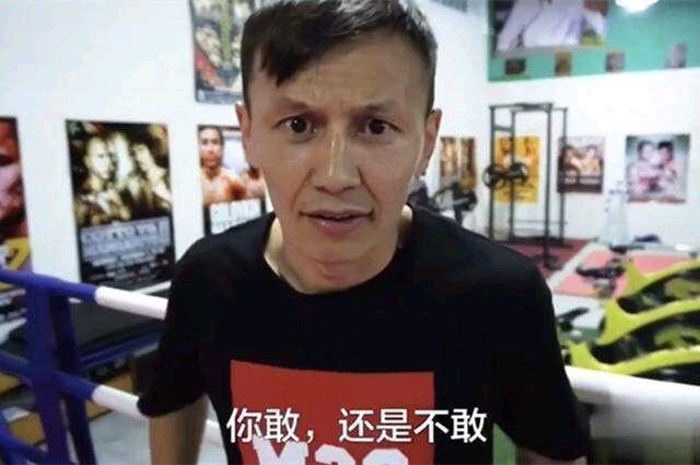 韦宪钱到底是如何被日拳手TKO的？看完这3张动图你就知道了