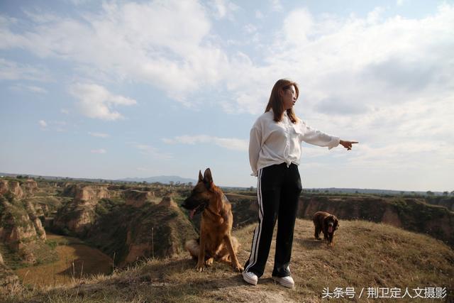 山西90后小美女承包荒沟年赚25万元，五黑鸡下出“金蛋蛋”