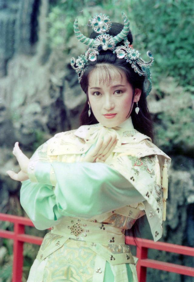 盘点80年代香港美女明星 翁美玲曾华倩黎美娴黄杏秀戚美珍张曼玉