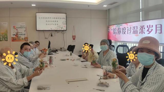 我院医务社工联合乳腺外科开展“以花相遇 共赴冬日美好”主题活动