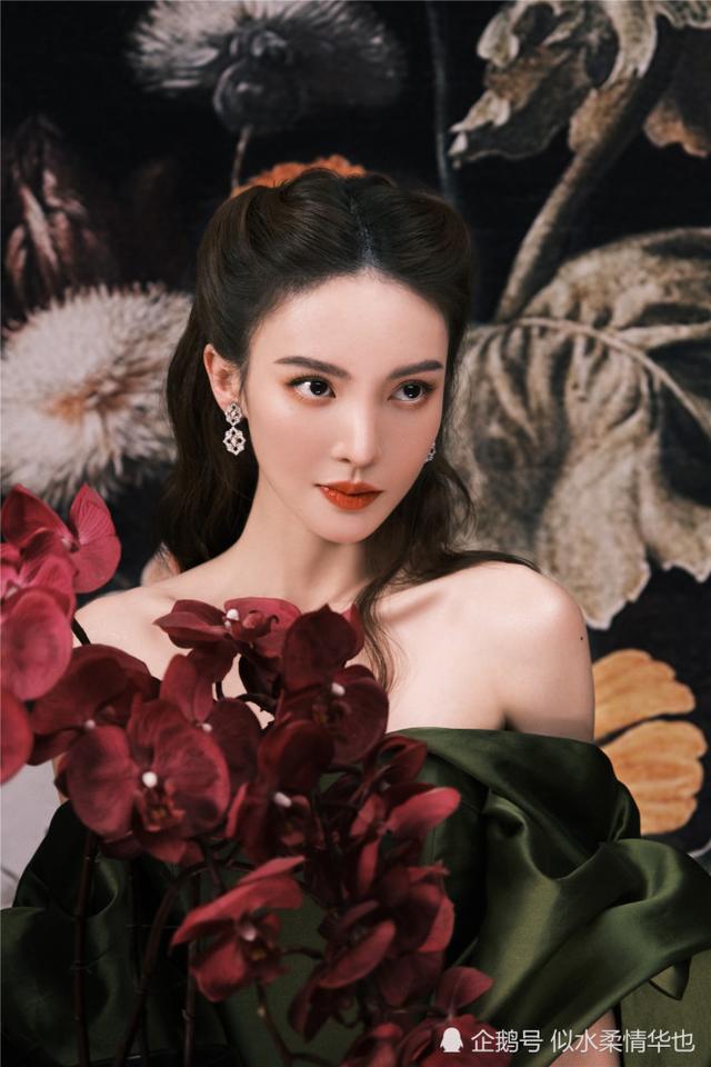 戴“脐环”的金晨，《女儿们的恋爱》节目真恶心