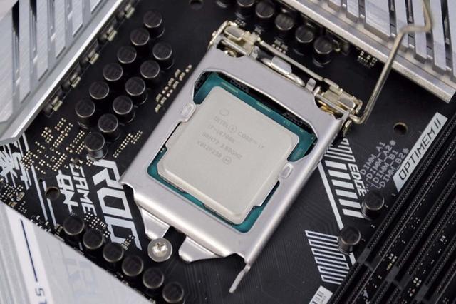 美女主播小姐姐的白色主机：RTX3080配i7，好看又能打