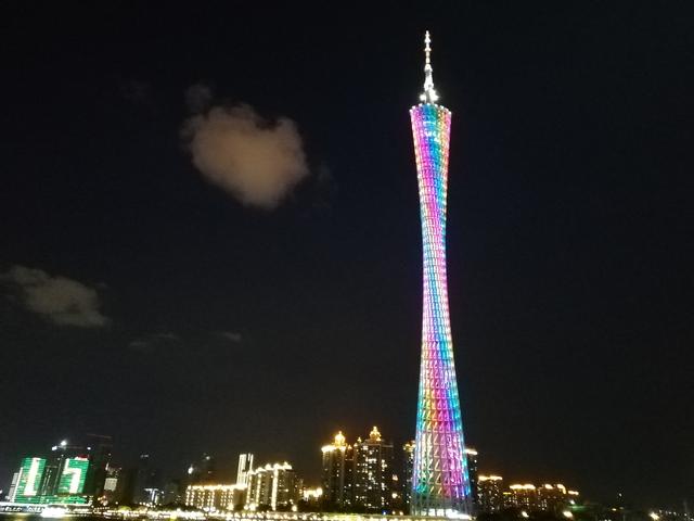 你知道世界上最高的酒店就在广州吗？90-108层，俯瞰广州最美夜景