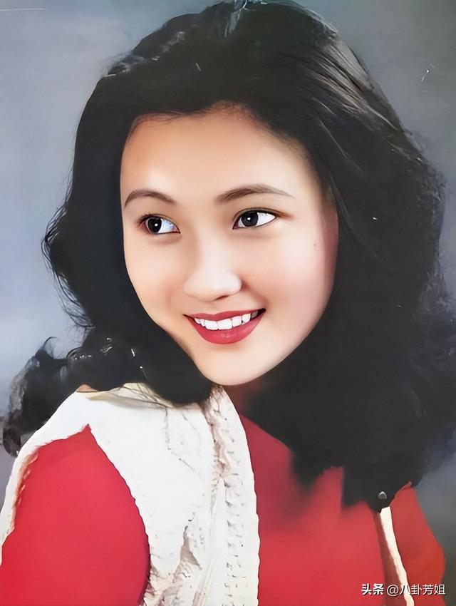 她是80年代“第一美女”，因太美？丈夫写632封情书追到手