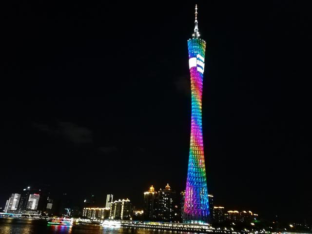 你知道世界上最高的酒店就在广州吗？90-108层，俯瞰广州最美夜景