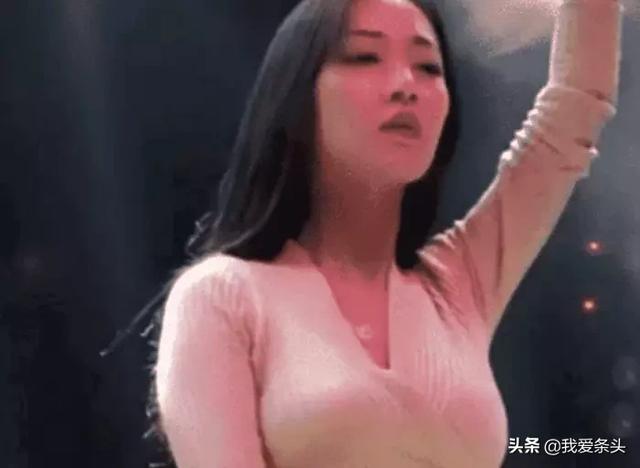 抖音最保守女DJ火了，胸下22圈“粗绳”，网友：真是穿得最多的DJ