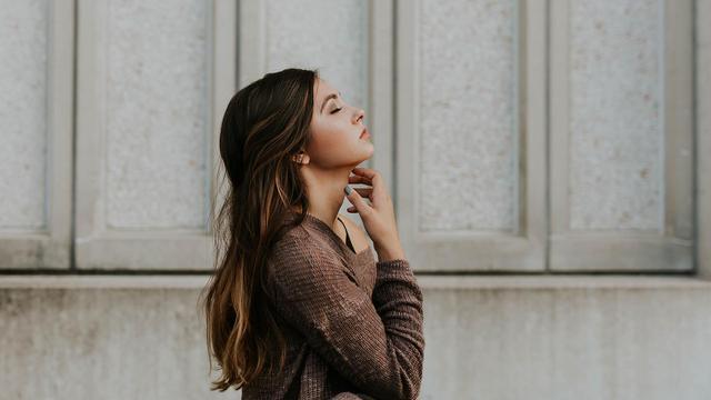 女人这样暗示你，其实是在说，她已经想你到极致了