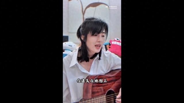 多才多艺！赵丽娜吉他弹唱歌曲《旅行的意义》