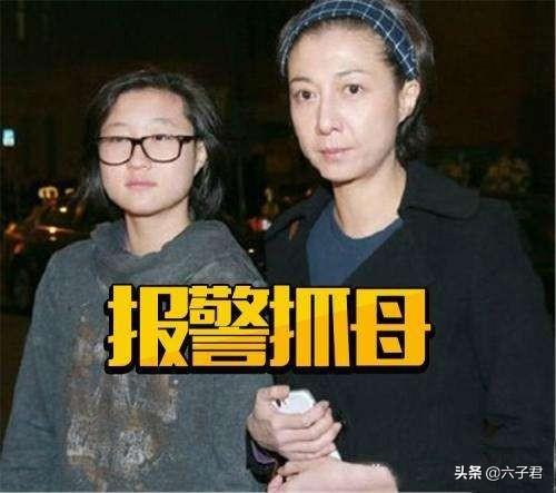 她是“亚洲小姐”选美冠军，和成龙有一女儿，多次被报警抓母