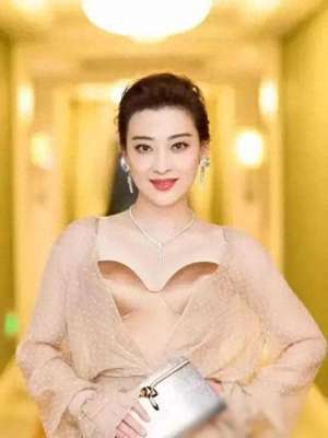 美女露双乳头图片搜索(梅婷解衣露乳,终究没有给电视剧带来流量,反而引发广泛争议)