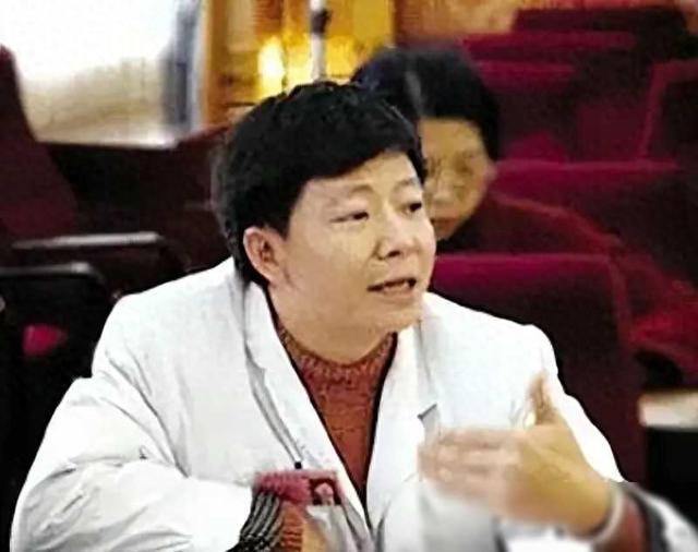 睡老板玩护士，医院院长拥有20多个情妇，被捕时还在玩弄女人